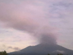 Gunung Raung Kembali Erupsi, Kolom Letusan Capai 2.000 Meter