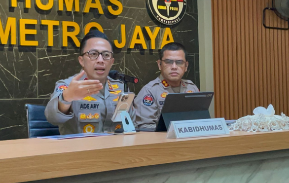 Polda Metro Jaya sedang mengkonfirmasi proses penyelidikan kasus kematian diplomat muda Arya Daru Pangayunan yang ditemukan dengan lakban kuning di kepalanya. (Dok. Ist)