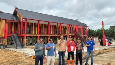 Kejari Sanggau Kawal Pembangunan Rumah Betang Sosok